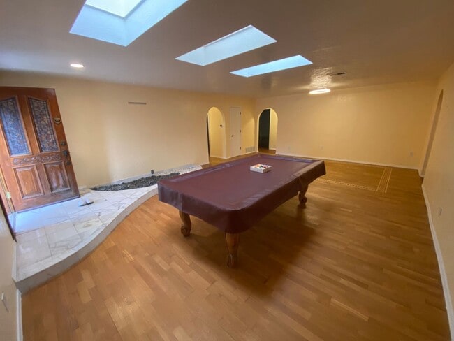 Building Photo - Beautiful 3 Bedroom Home in NE Albuquerque