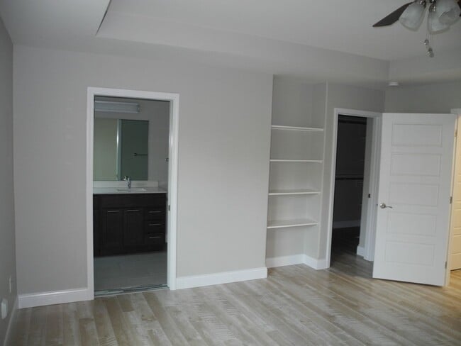 Building Photo - Extraordinary Townhome in Carbondale's South West