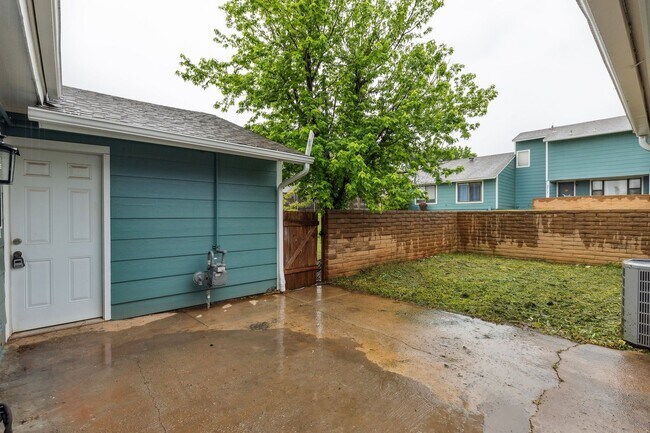 Building Photo - Charming Updated Gem Near Quail Springs!