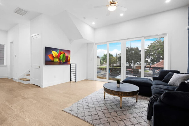Building Photo - 2105 McGowen St