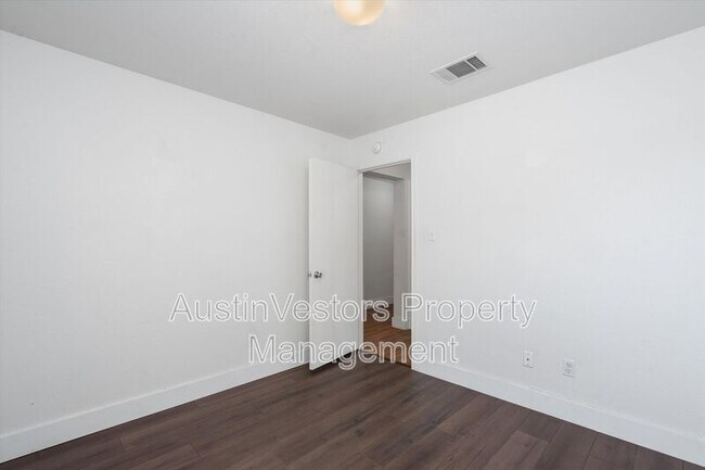 Building Photo - 1015 Glen Meadow Cove