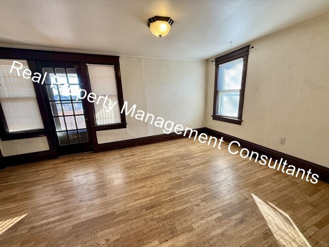 Building Photo - Beautiful Historic 2 bedroom Duplex