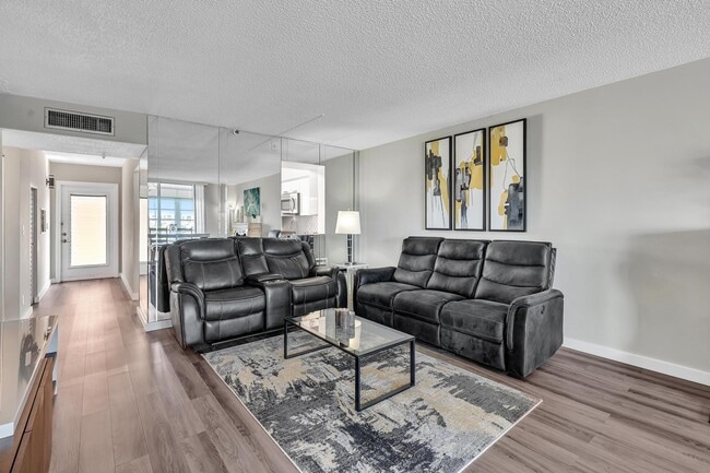 Building Photo - 14623 Bonaire Blvd