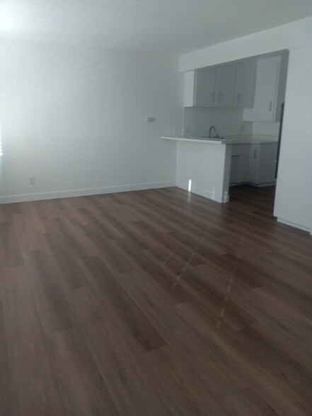 Building Photo - 9371 Cellini Ave