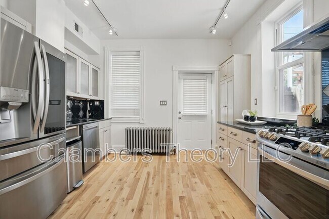 Building Photo - 136 R St NE