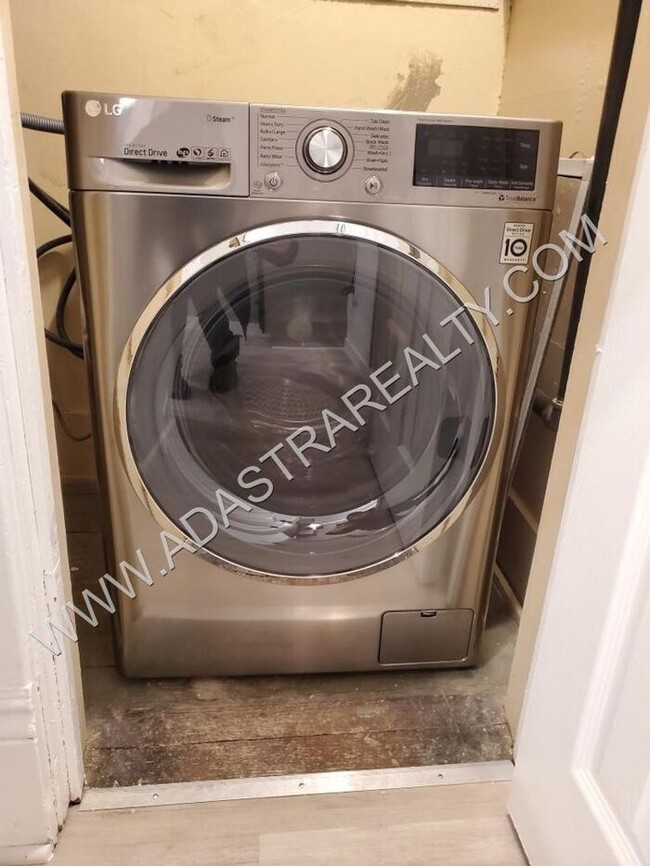 Building Photo - Newly Renovated! Affordable Olathe Apartme...