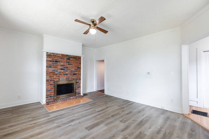 Building Photo - 4806 Oak St