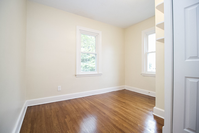 Building Photo - 942 Brinton Dr
