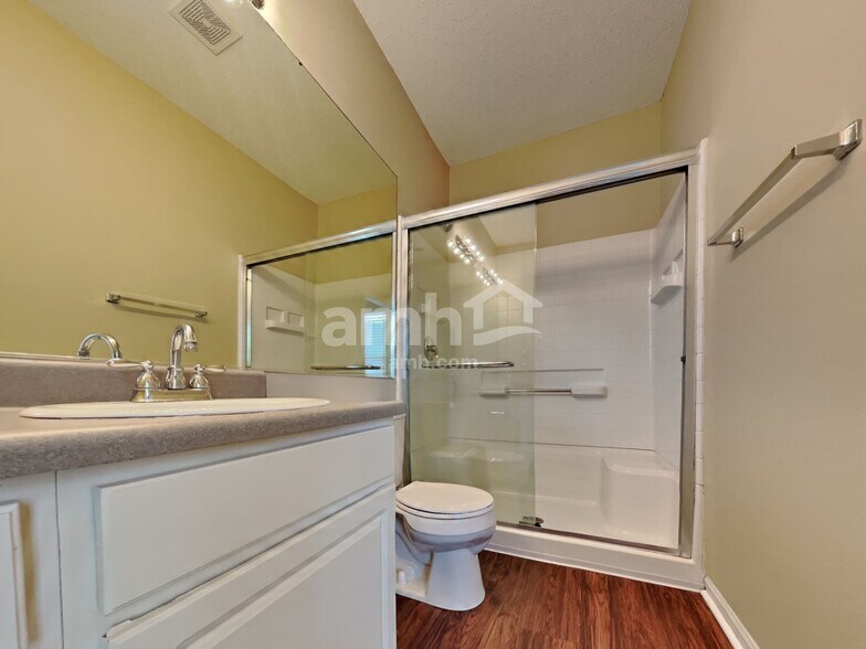 Building Photo - 9735 Thomas Ln