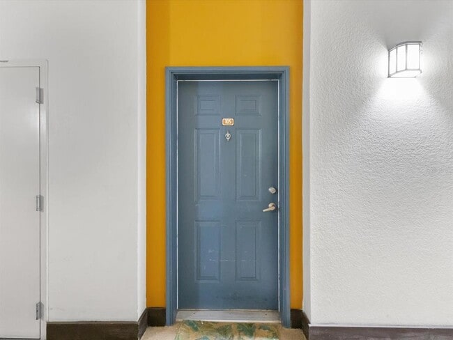 Building Photo - 200 4th Ave S