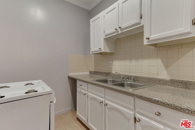 Building Photo - 730 S Catalina St