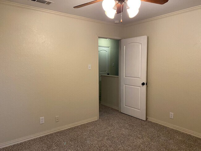 Building Photo - 3 BEDROOM, CORNER LOT