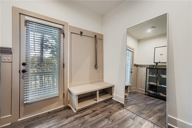 Building Photo - 568 Avondale Pk Cir