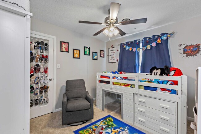 Building Photo - Cox High school! Close to Beach, Base, sho...