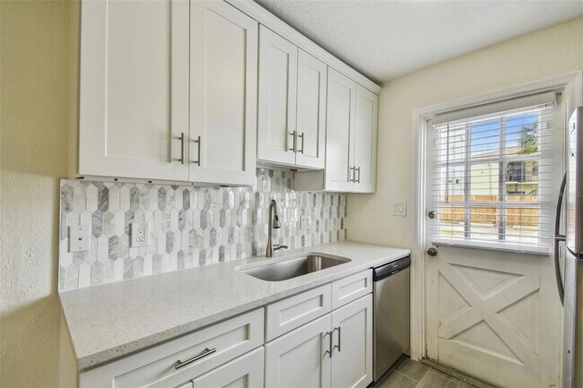 Building Photo - 208 Danube Ave