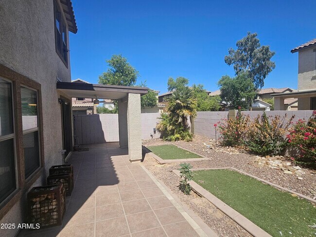 Building Photo - 40438 W Helen Ct
