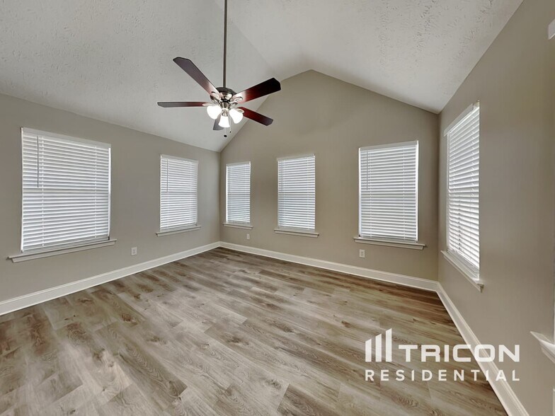 Building Photo - 5085 Towne Park Dr