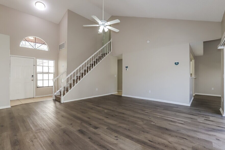 Building Photo - 2416 Kenwick Dr