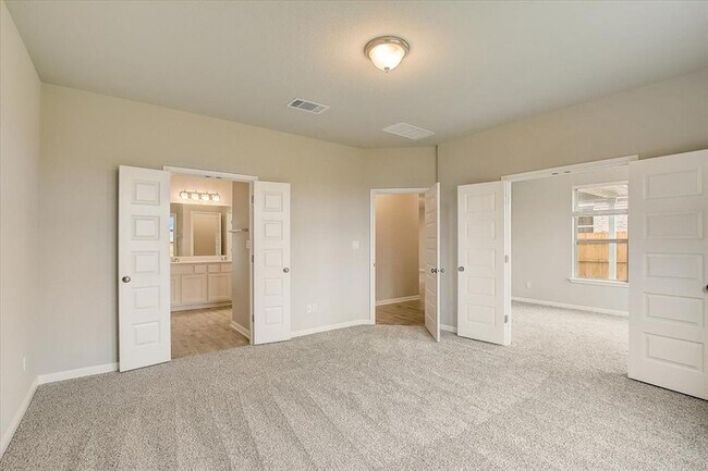 Building Photo - 108 Peruvian Ln