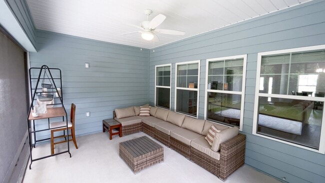 Building Photo - 4/2 fairly new & updated home!