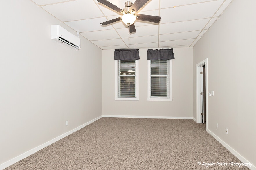 Building Photo - 931 Main St