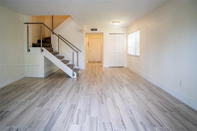 Primary Photo - 8650 SW 67th Ave