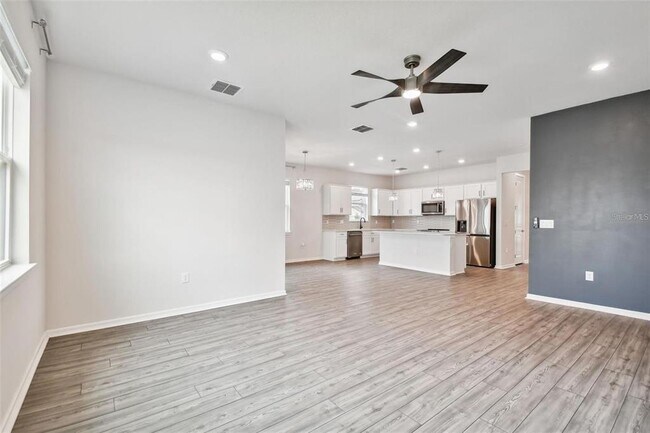 Building Photo - 13144 Peachleaf Ave