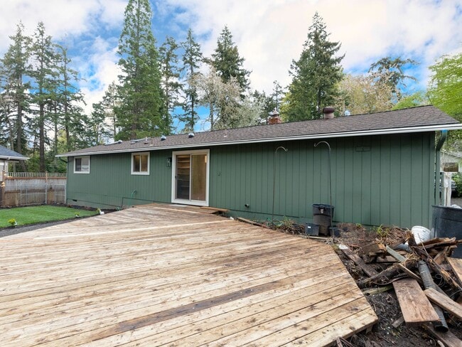 Building Photo - Single-family 3 bedroom home available for...