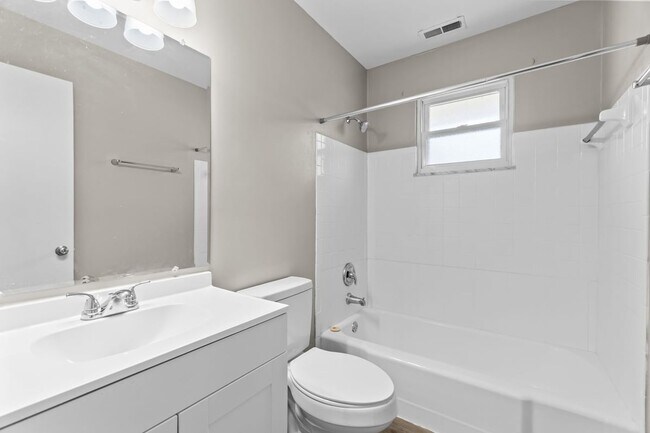 Building Photo - 1549 Oakland Park Ave