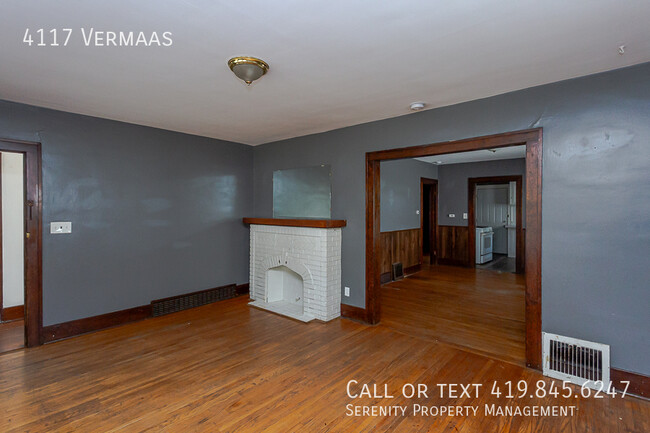 Building Photo - Charming Two Bedroom Upper Unit Duplex For...