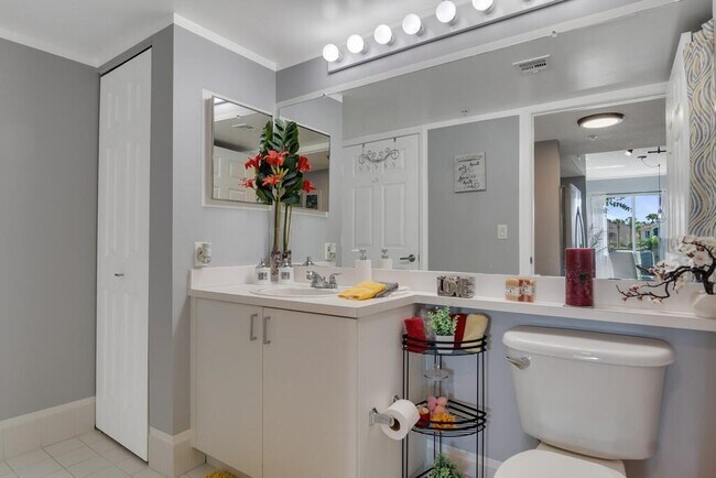 Building Photo - 1670 N 42ND Cir