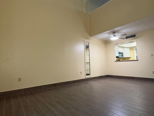 Building Photo - 802 Shorewinds Dr