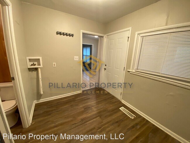 Building Photo - 3 br, 1.5 bath House - 3917 Denwood Dr