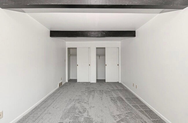 Building Photo - 2315 N Oakland Ave
