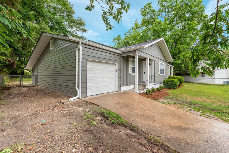 Building Photo - 128 Woods Dr