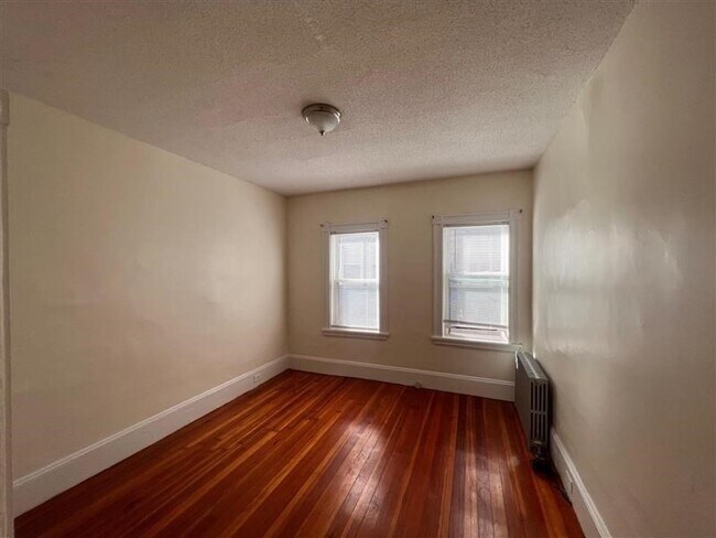 Building Photo - 15 5th St