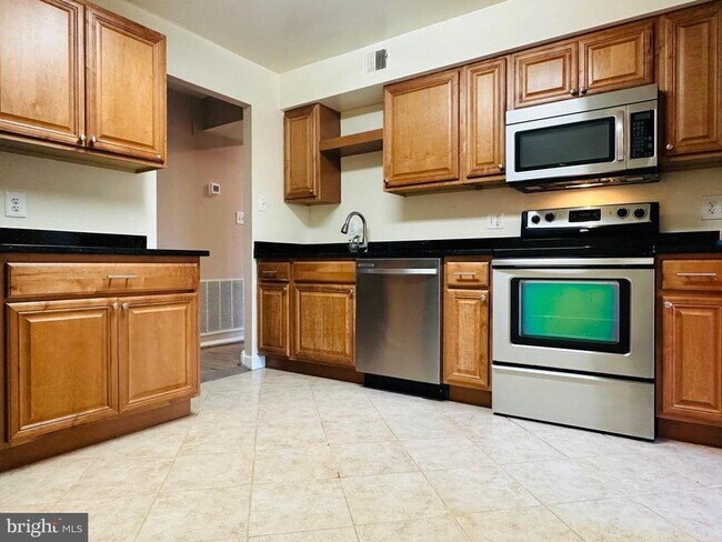 Building Photo - 11401 Commonwealth Dr