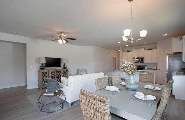 Building Photo - 248 Sea Grv Wy