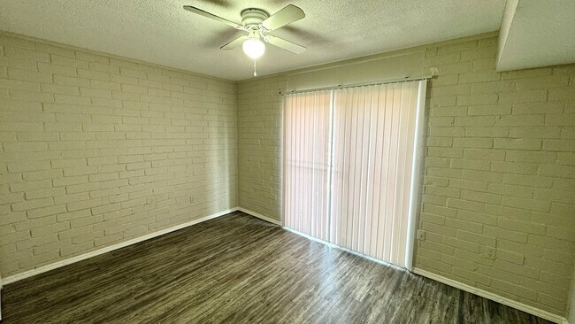Building Photo - 1700 SW 16th Ct