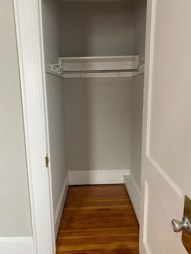 Building Photo - 820 Main St