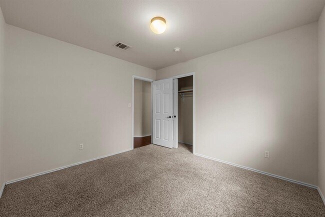 Building Photo - 9424 Castle Pines Dr