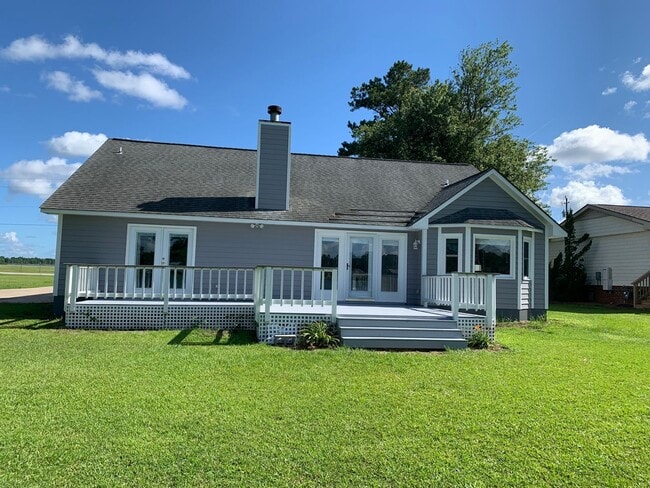 Building Photo - Beautiful Home on Lake Clermont