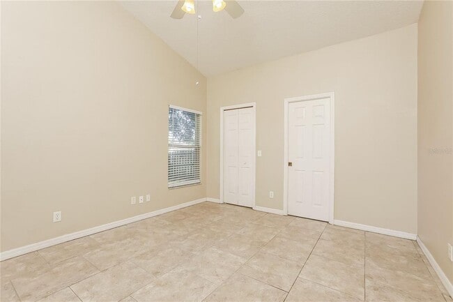 Building Photo - 917 Vassar Dr