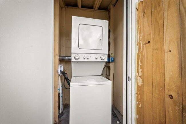 Building Photo - 1829 Lambert St