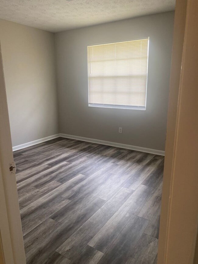 Building Photo - Residential