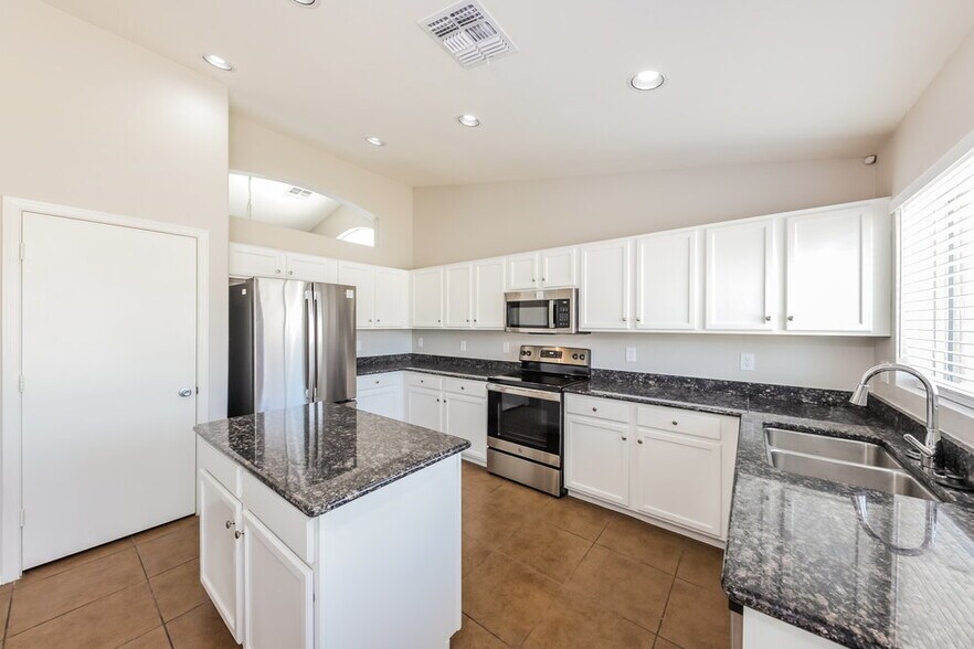 Building Photo - 7310 N 82nd Ave
