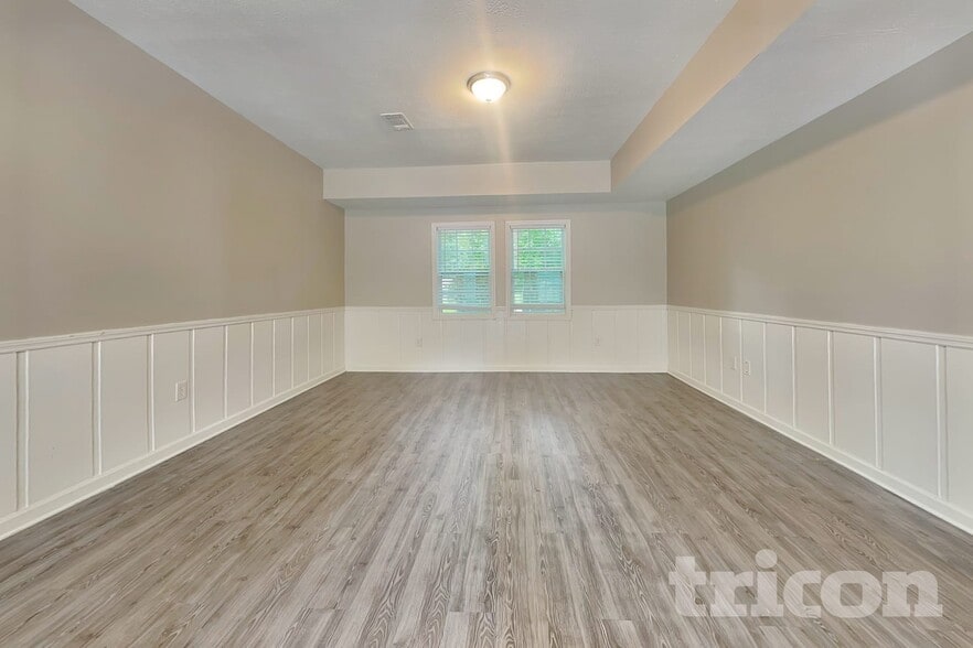 Building Photo - 515 Westbridge Dr