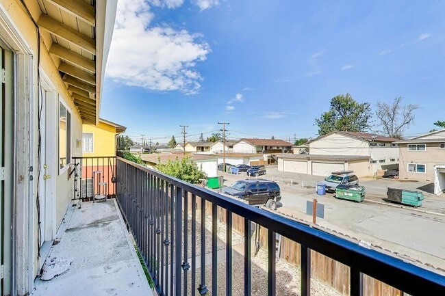 Building Photo - 5677 Hoffman Ct