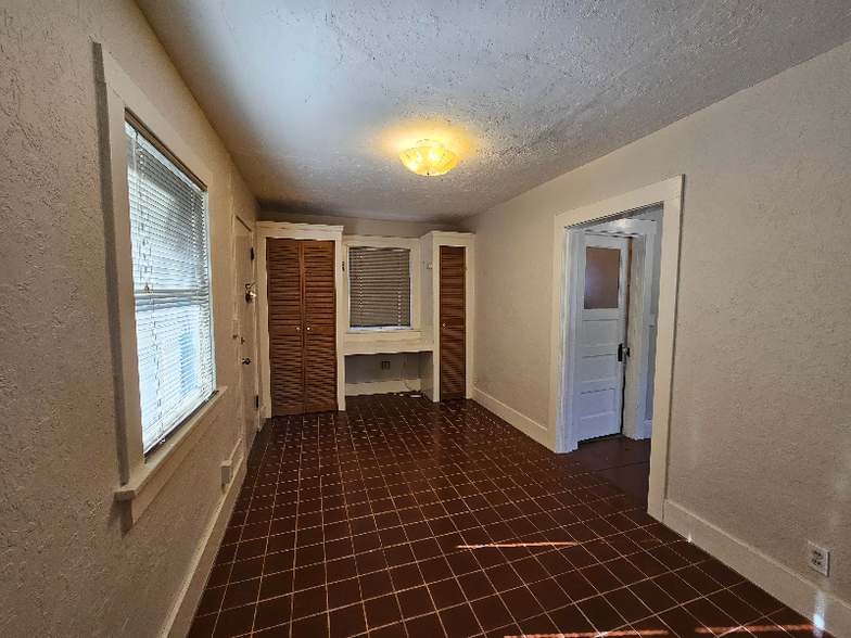 Building Photo - 37 E University Blvd