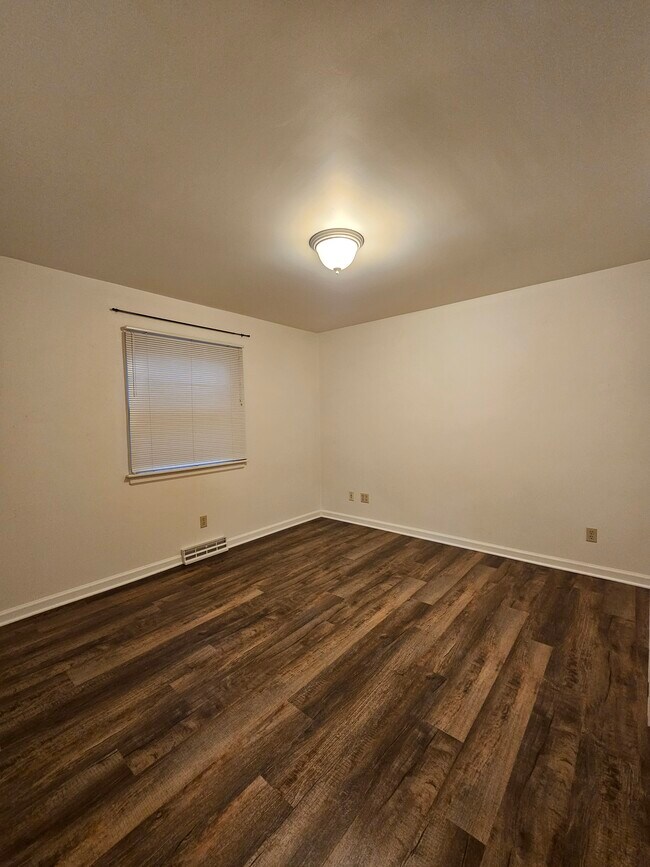 Building Photo - 8127 Anderson Ave NE